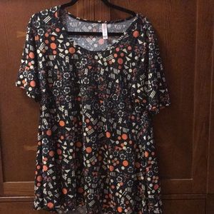 LuLaRoe shirt with swing bottom (Perfect T)